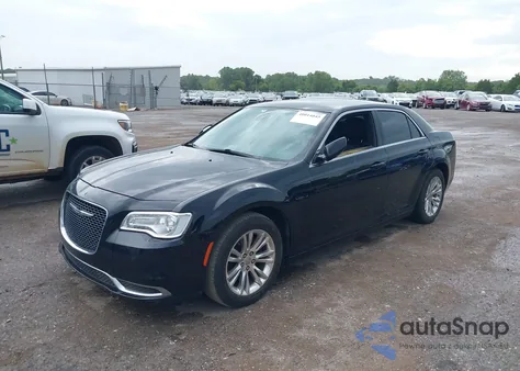 2017 Chrysler 300 Limited z USA, uszkodzony, nr VIN 2C3CCAAG7HH521704